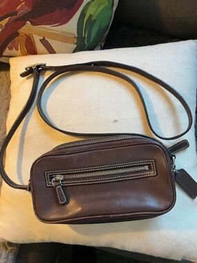Vintage Coach M23-9589 barrel minimalist authentic Very nice